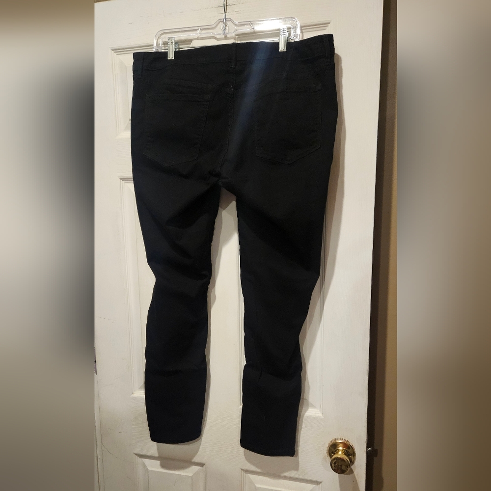 OLD NAVY ROCKSTAR JEANS - Picture 2 of 2